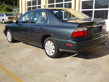 1996 Honda Accord LX   - Photo 4 - Cincinnati, OH 45255