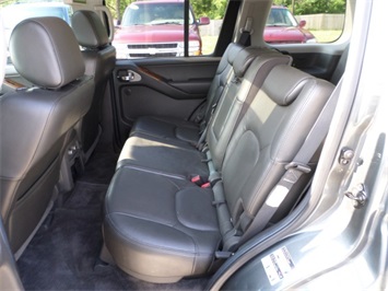 2005 Nissan Pathfinder SE   - Photo 16 - Cincinnati, OH 45255