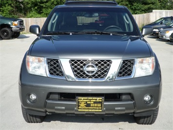 2005 Nissan Pathfinder SE   - Photo 2 - Cincinnati, OH 45255