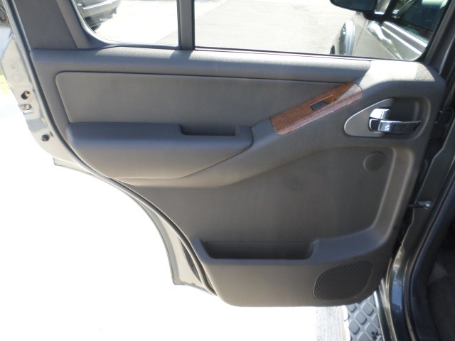 2005 Nissan Pathfinder SE - Photo 27 - Cincinnati, OH 45255