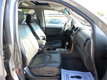 2005 Nissan Pathfinder SE   - Photo 8 - Cincinnati, OH 45255