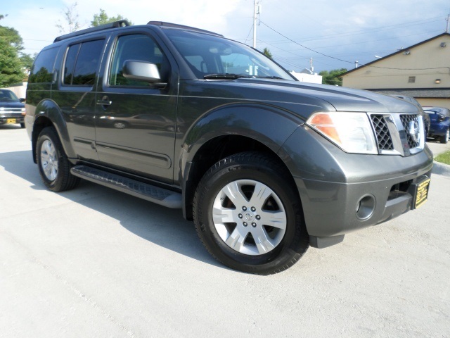 2005 Nissan Pathfinder SE - Photo 11 - Cincinnati, OH 45255