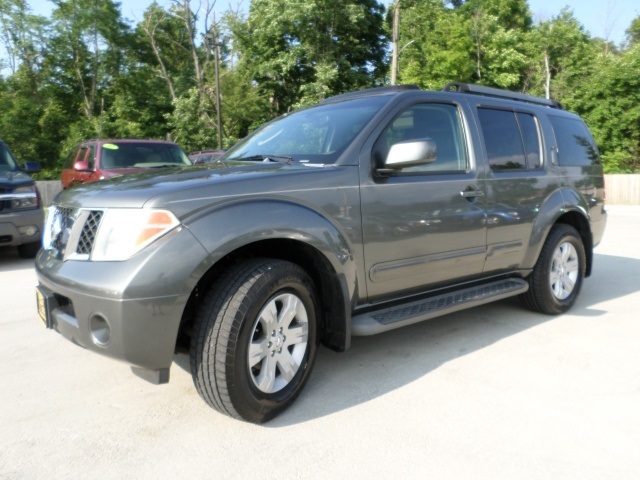 2005 Nissan Pathfinder SE - Photo 12 - Cincinnati, OH 45255