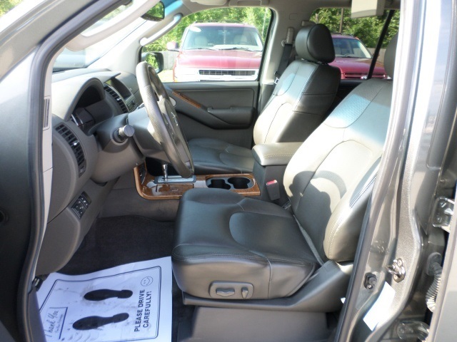 2005 Nissan Pathfinder SE - Photo 15 - Cincinnati, OH 45255