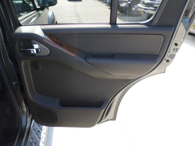 2005 Nissan Pathfinder SE - Photo 28 - Cincinnati, OH 45255