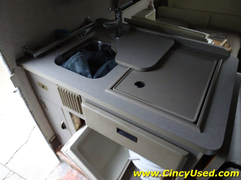 1995 Volkswagen WINNEBAGO RIALTA MOTORHOM   - Photo 14 - Cincinnati, OH 45255