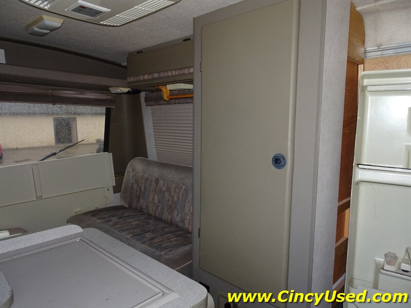 1995 Volkswagen WINNEBAGO RIALTA MOTORHOM   - Photo 17 - Cincinnati, OH 45255