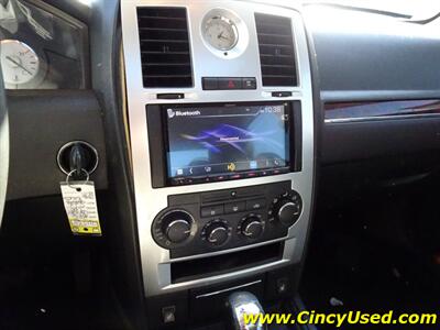 2010 Chrysler 300C   - Photo 18 - Cincinnati, OH 45255