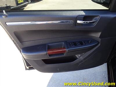 2010 Chrysler 300C   - Photo 24 - Cincinnati, OH 45255
