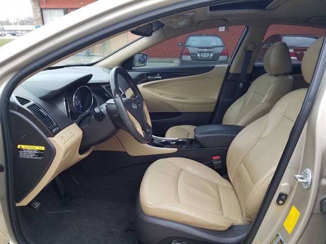 2011 Hyundai Sonata Limited   - Photo 13 - Cincinnati, OH 45255