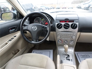 2005 Mazda Mazda6 i   - Photo 7 - Cincinnati, OH 45255