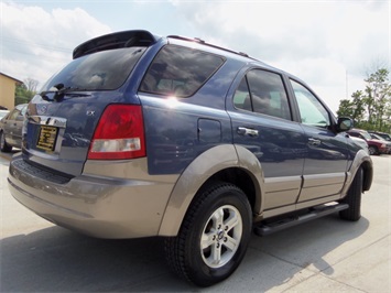 2004 Kia Sorento LX   - Photo 13 - Cincinnati, OH 45255