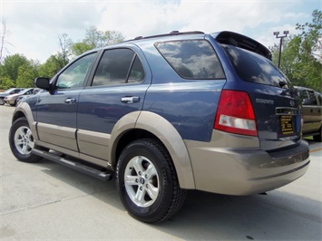 2004 Kia Sorento LX   - Photo 12 - Cincinnati, OH 45255