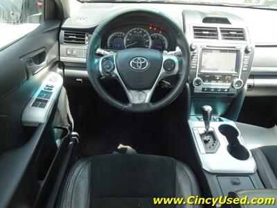 2014 Toyota Camry SE  2.5L I4 FWD - Photo 16 - Cincinnati, OH 45255