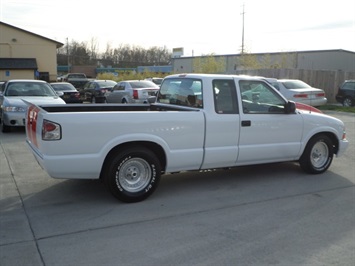 1998 Chevrolet S-10 LS   - Photo 6 - Cincinnati, OH 45255