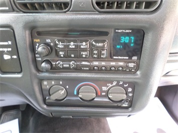 2000 Chevrolet S-10 LS   - Photo 14 - Cincinnati, OH 45255