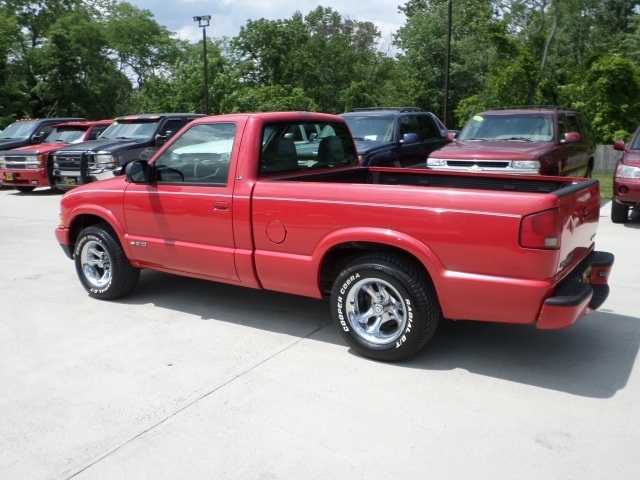 2000 Chevrolet S-10 LS - Photo 4 - Cincinnati, OH 45255