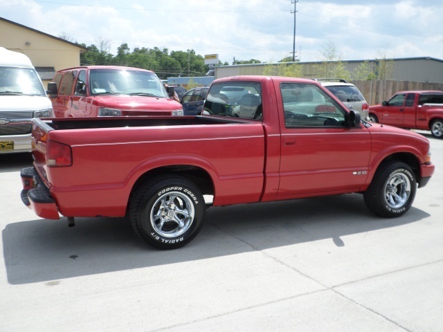 2000 Chevrolet S-10 LS - Photo 6 - Cincinnati, OH 45255