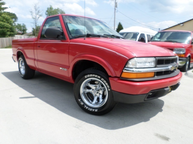 2000 Chevrolet S-10 LS - Photo 10 - Cincinnati, OH 45255