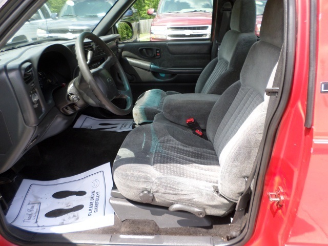 2000 Chevrolet S-10 LS - Photo 9 - Cincinnati, OH 45255
