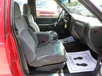 2000 Chevrolet S-10 LS   - Photo 8 - Cincinnati, OH 45255