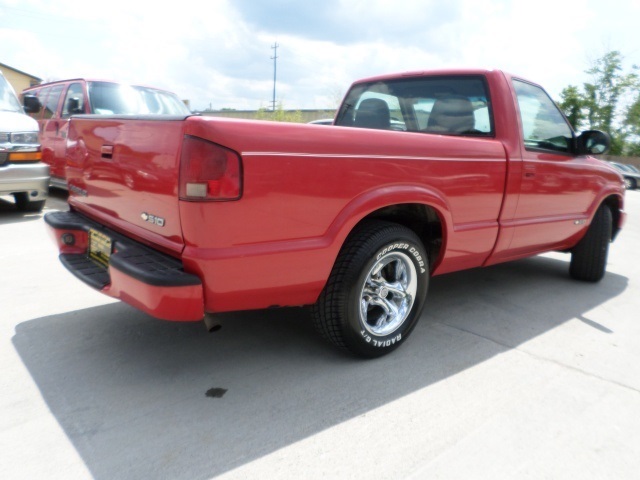 2000 Chevrolet S-10 LS - Photo 13 - Cincinnati, OH 45255