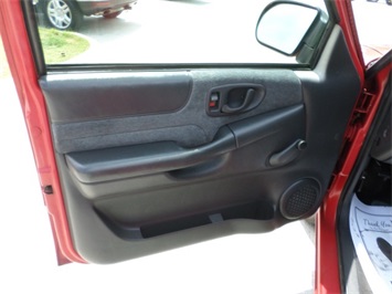 2000 Chevrolet S-10 LS   - Photo 16 - Cincinnati, OH 45255