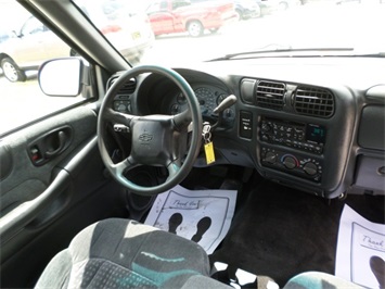 2000 Chevrolet S-10 LS   - Photo 7 - Cincinnati, OH 45255