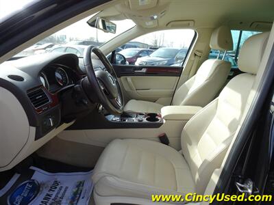 2016 Volkswagen Touareg VR6 Lux   - Photo 12 - Cincinnati, OH 45255