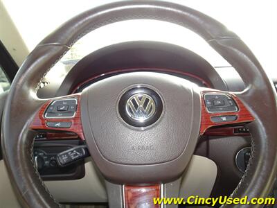 2016 Volkswagen Touareg VR6 Lux   - Photo 21 - Cincinnati, OH 45255