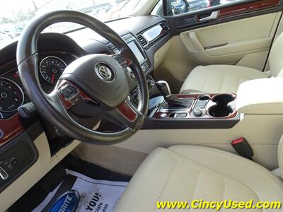 2016 Volkswagen Touareg VR6 Lux   - Photo 11 - Cincinnati, OH 45255