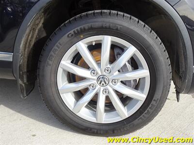 2016 Volkswagen Touareg VR6 Lux   - Photo 25 - Cincinnati, OH 45255
