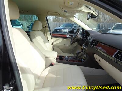 2016 Volkswagen Touareg VR6 Lux   - Photo 17 - Cincinnati, OH 45255