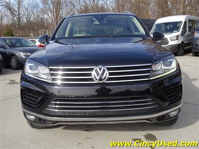 2016 Volkswagen Touareg VR6 Lux   - Photo 2 - Cincinnati, OH 45255