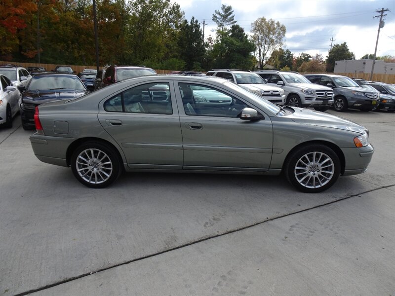 2007 Volvo S60 2.5L I5 Turbo FWD - Photo 5 - Cincinnati, OH 45255