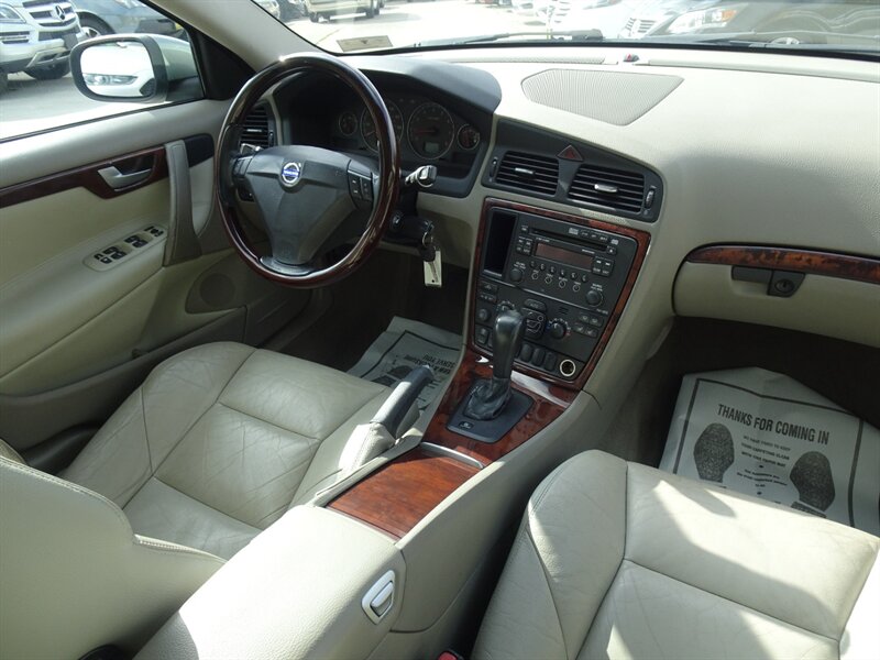 2007 Volvo S60 2.5L I5 Turbo FWD - Photo 13 - Cincinnati, OH 45255