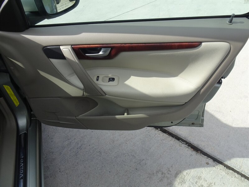 2007 Volvo S60 2.5L I5 Turbo FWD - Photo 22 - Cincinnati, OH 45255