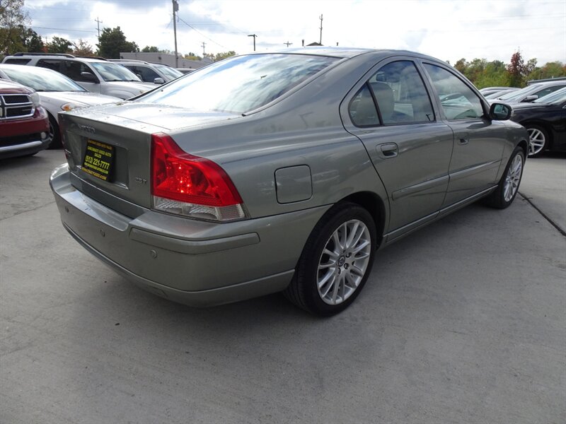 2007 Volvo S60 2.5L I5 Turbo FWD - Photo 6 - Cincinnati, OH 45255
