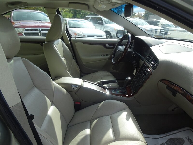 2007 Volvo S60 2.5L I5 Turbo FWD - Photo 14 - Cincinnati, OH 45255