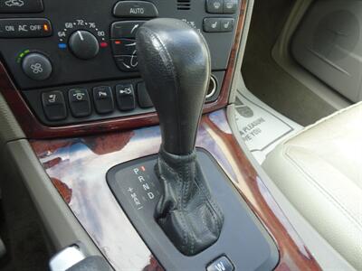 2007 Volvo S60 2.5L I5 Turbo FWD - Photo 15 - Cincinnati, OH 45255