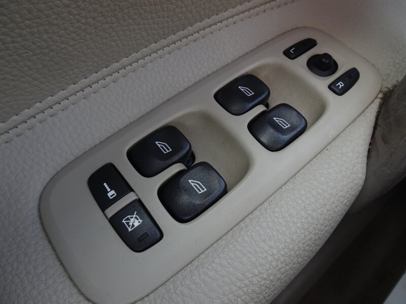 2007 Volvo S60 2.5L I5 Turbo FWD - Photo 19 - Cincinnati, OH 45255