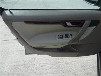 2007 Volvo S60 2.5L I5 Turbo FWD - Photo 21 - Cincinnati, OH 45255