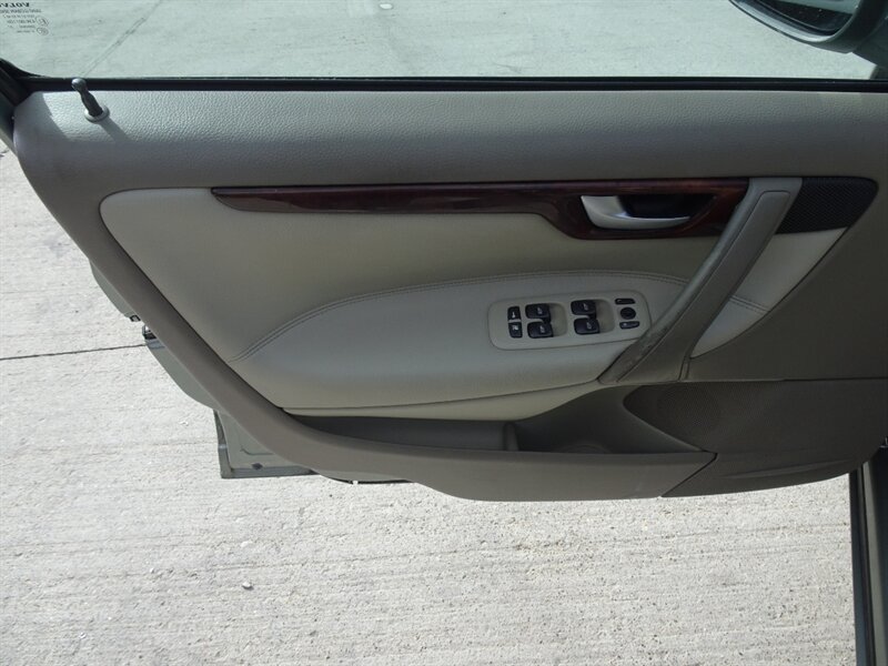 2007 Volvo S60 2.5L I5 Turbo FWD - Photo 21 - Cincinnati, OH 45255