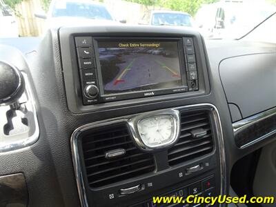 2014 Chrysler Town & Country Touring-L  3.6L V6 FWD - Photo 19 - Cincinnati, OH 45255