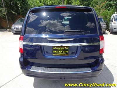 2014 Chrysler Town & Country Touring-L  3.6L V6 FWD - Photo 8 - Cincinnati, OH 45255