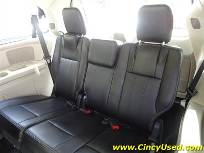 2014 Chrysler Town & Country Touring-L  3.6L V6 FWD - Photo 14 - Cincinnati, OH 45255