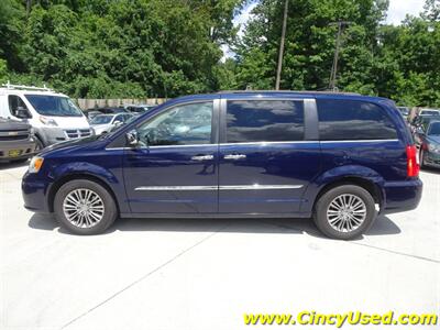 2014 Chrysler Town & Country Touring-L  3.6L V6 FWD - Photo 4 - Cincinnati, OH 45255