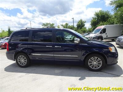 2014 Chrysler Town & Country Touring-L  3.6L V6 FWD - Photo 5 - Cincinnati, OH 45255