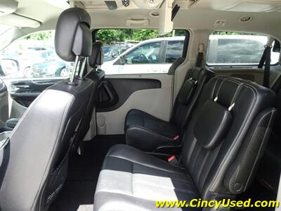 2014 Chrysler Town & Country Touring-L  3.6L V6 FWD - Photo 12 - Cincinnati, OH 45255