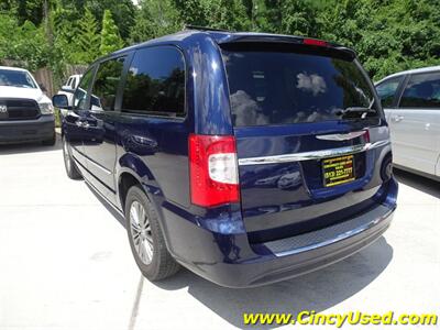 2014 Chrysler Town & Country Touring-L  3.6L V6 FWD - Photo 9 - Cincinnati, OH 45255